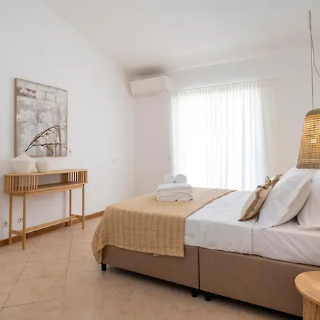 Alma Invicta Villa *